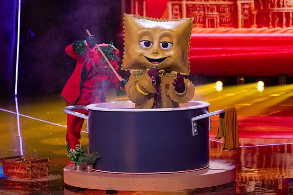 So eine verrückte Nudel: Die «Rave-ioli» kam eine Runde weiter. - © Rolf Vennenbernd/dpa