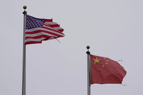 Das Verhältnis zwischen China und den USA ist durch die Zölle extrem angespannt. (Symbolbild) - © Jeff Chiu/AP/dpa