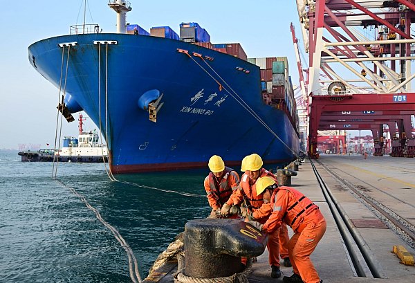 Die Container-Buchungen von China in die USA hatten zuletzt schon stark abgenommen. (Symbolbild) - © ---/XinHua/dpa