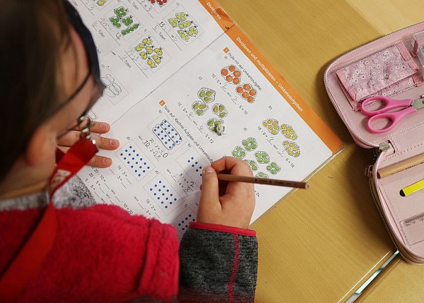 Die Förderung aller Kinder gleichermaßen ist bedeutend. (Archivbild) - © Oliver Berg/dpa