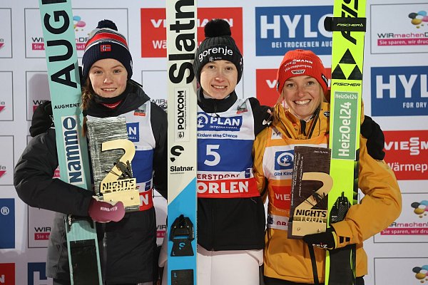 Bis jetzt gibt es nur die Two-Nights-Tour mit Springen in Garmisch-Partenkirchen und Oberstdorf für die Frauen. (Archivfoto) - © Karl-Josef Hildenbrand/dpa