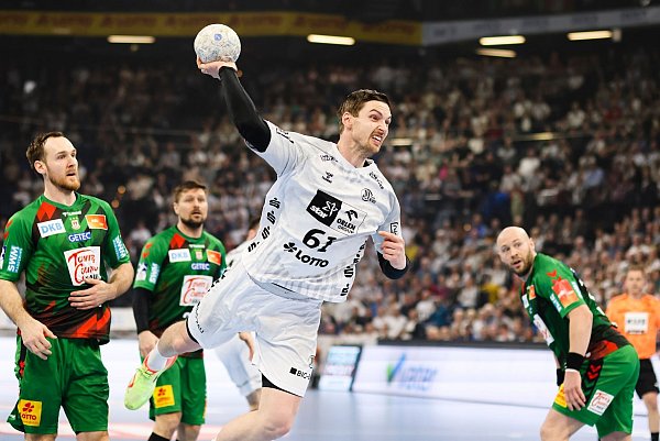 Der THW Kiel hofft im Topspiel beim SC Magdeburg auf einen Sieg. - © Frank Molter/dpa