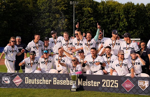 Die Heidenheim Heideköpfe krönten sich mit einem 3:1 in der Finalserie gegen die Guggenberger Legionäre zum deutschen Baseball-Meister. - © Niklas Graeber/dpa