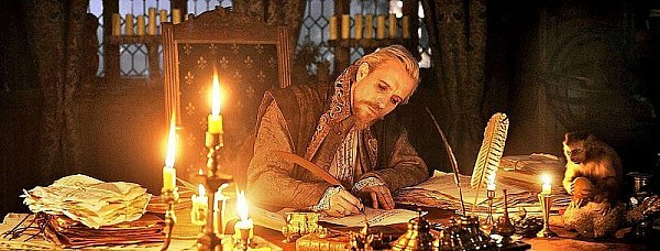 Roland Emmerich präsentiert in seinem Film "Anonymus" den Earl of Oxford (Rhys Ifans) als den wahren Shakespeare. - © FOTO: SONY