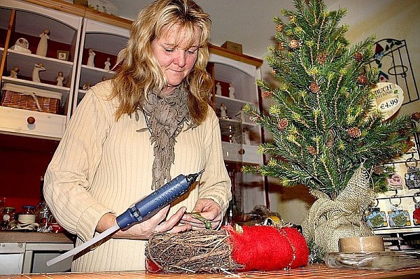 Für Sandra Wortmann-Schreiber ist die Weihnachtszeit die arbeitsreichse Zeit des Jahres. Schon frühzeitig beginnt sie mit den Vorbereitungen. - © FOTO: HEIDI STROK