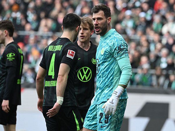 Torwart Marius Müller war einer der Garanten für den Wolfsburger Sieg in Bremen. - © Carmen Jaspersen/dpa
