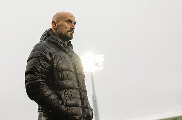 Trainer Antonio Di Salvo erlebte wieder einen Fehlstart seines Teams. - © Christian Charisius/dpa