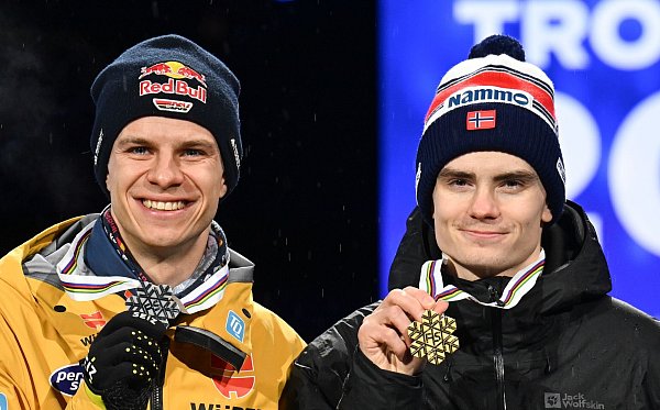 Bekommt Andreas Wellinger im Nachgang Lindviks Goldmedaille? - © Hendrik Schmidt/dpa