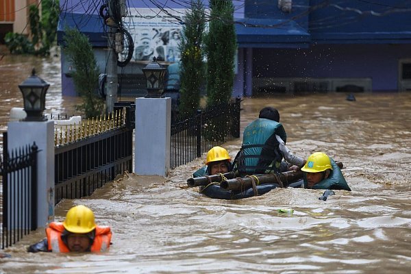 Dutzende Menschen sind laut Behördenangaben bei den aktuellen Überschwemmungen in Nepal ums Leben gekommen. - © Sulav Shrestha/XinHua/dpa
