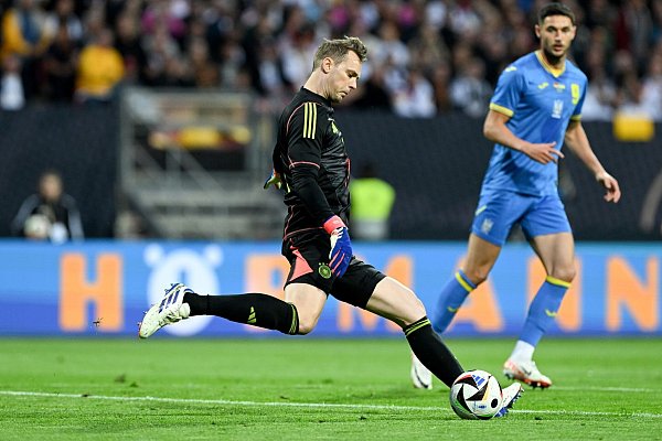 Stand wie erwartet im Tor der DFB-Elf: Manuel Neuer. - © Federico Gambarini/dpa