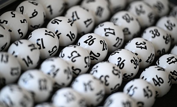 Der Eurojackpot von 120 Millionen Euro wurde mit einem Schein aus Berlin geknackt. (Symbolbild) - © Arne Dedert/dpa