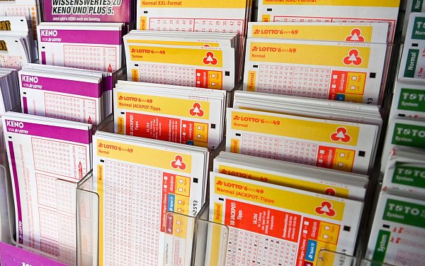 Ein Gewinner oder eine Gewinnerin in Berlin knackte den Eurojackpot von 120 Millionen Euro. (Symbolbild) - © Jens Kalaene/dpa-Zentralbild/dpa