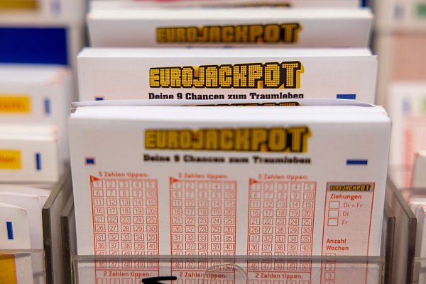 Ein Gewinner oder eine Gewinnerin in Berlin knackte den Eurojackpot von 120 Millionen Euro. (Symbolbild) - © Thomas Banneyer/dpa