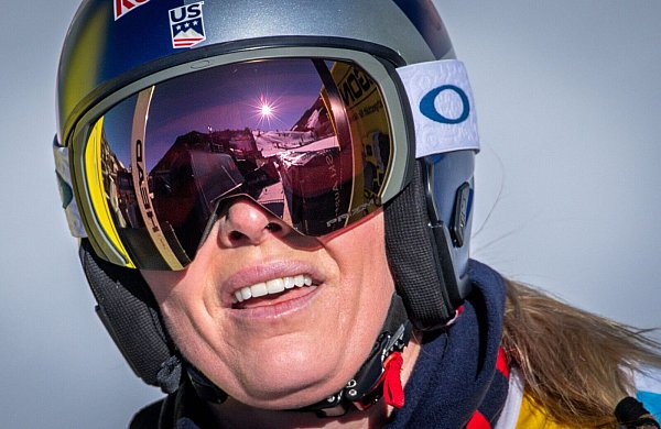 Lindsey Vonn ist nach den ersten, enttäuschenden Trainings etwas ratlos. - © Jens Büttner/dpa
