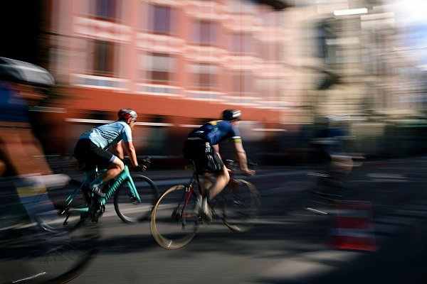 Teilnehmer bei den Amateurrennen der Cyclassics. - © Gregor Fischer/dpa
