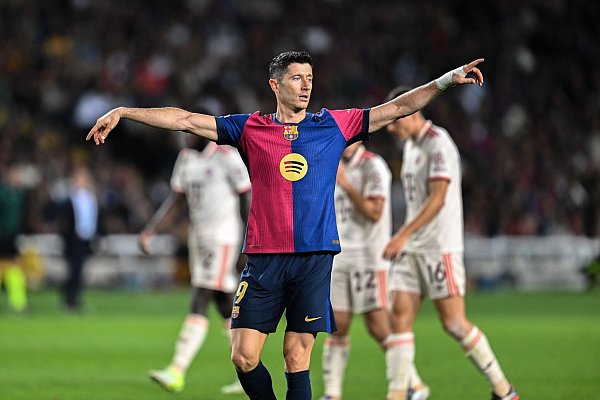 Barcelonas Robert Lewandowski trifft gegen seinen Ex-Club. - © Sven Hoppe/dpa