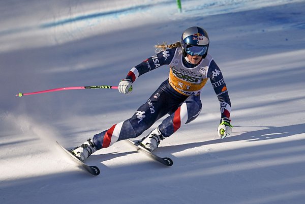 Will im Alter von 40 Jahren wieder um Medaillen fahren: Ski-Rückkehrerin Lindsey Vonn. - © Marco Trovati/AP/dpa