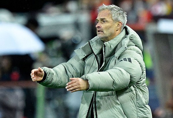 Bundestrainer Christian Wück verzweifelte an der deutschen Chancenverwertung. - © Uwe Anspach/dpa