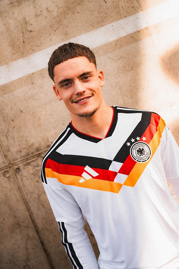 Spielmacher im neuen Trikot: Florian Wirtz. - © -/Adidas/dpa