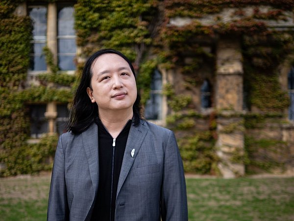 Audrey Tang gilt als Vordenkerin für gemeinwohlorientierte KI-Nutzung. - © Right Livelihood/dpa
