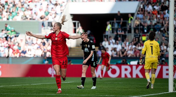Dreier-Pack im Finale von Köln: Lea Schüller - © Fabian Strauch/dpa