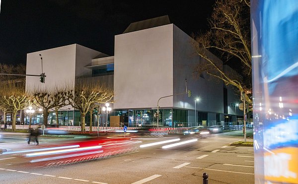 Das recht neue Museum Reinhard Ernst in Wiesbaden hat einen langen Mittwoch. (Archivbild) - © Andreas Arnold/dpa