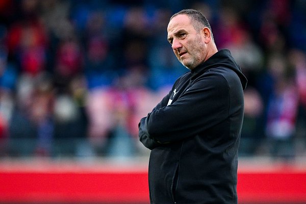 Für Trainer Frank Schmidt war es ein historischer Abend mit dem 1. FC Heidenheim. - © Tom Weller/dpa