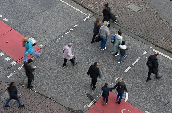 Fußverkehr gewinnt an Bedeutung. (Illustration) - © Michael Brandt/dpa