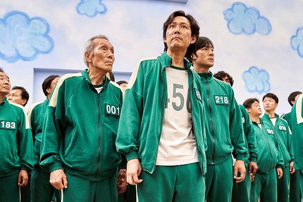 Lee Jung-Jae (M) erinnert an die Idee hinter "Squid Game". - © Noh Juhan/Netflix via AP/dpa