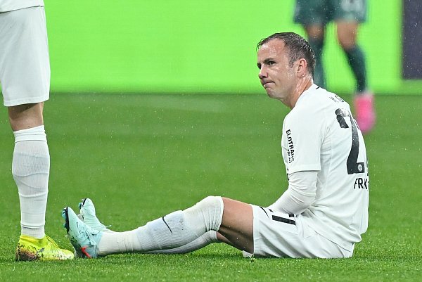 Mario Götze in der vergangenen Saison vor seiner Haar-Transplantation. (Archivbild) - © Uwe Anspach/dpa