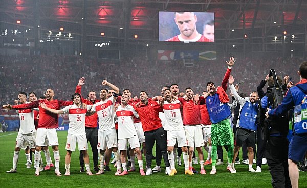 Die Türkei überraschte mit einem Sieg gegen Österreich - © Sebastian Christoph Gollnow/dpa