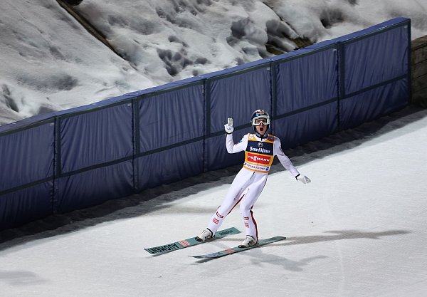 Tournee-Sieger Tschofenig ist derzeit der konstanteste Skispringer. - © Karl-Josef Hildenbrand/dpa