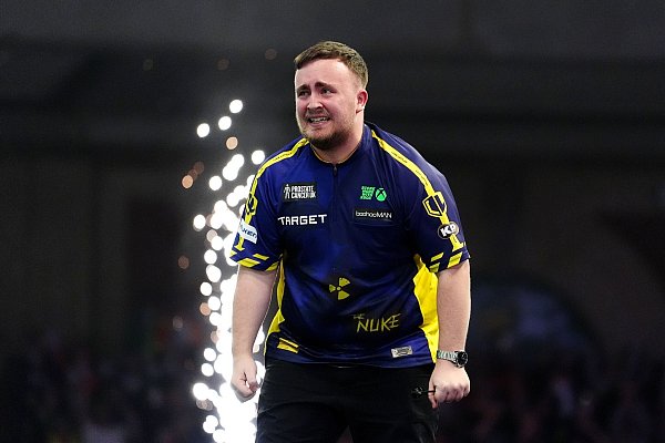 Der neue Weltmeister: Luke Littler. - © Zac Goodwin/PA Wire/dpa