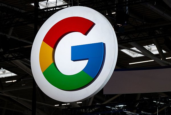 Google soll stärker reguliert und steuerlich in die Pflicht genommen werden, fordert der Kulturstaatsminister. (Symbolbild) - © Sven Hoppe/dpa