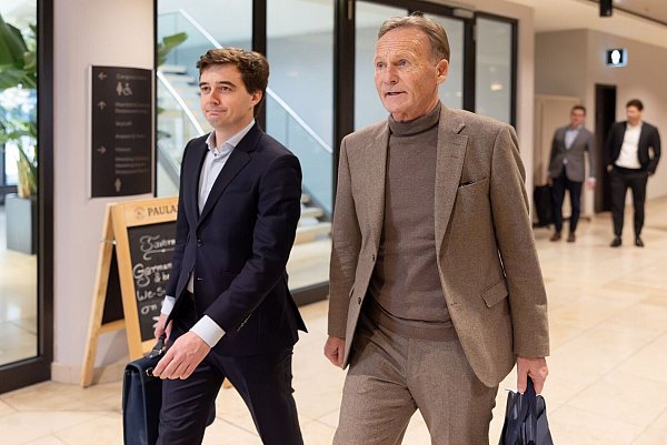 Hans-Joachim Watzke (rechts) und Steffen Merkel verkündeten bei der DFL-Mitgliederversammlung Details zum Rechte-Deal. - © Jürgen Kessler/dpa