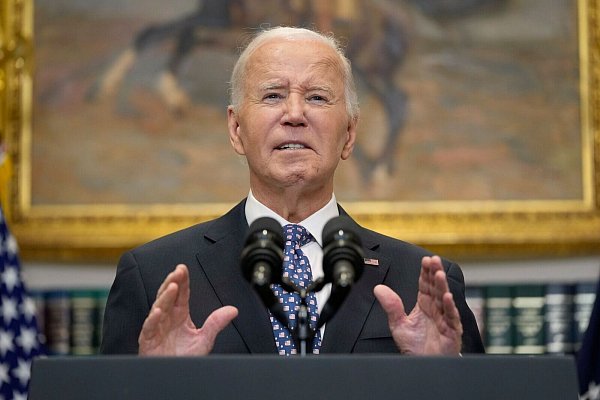 Biden verspricht Hilfe nach Sturm «Helene». - © Susan Walsh/AP/dpa