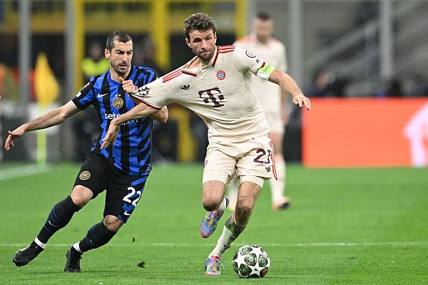 Thomas Müller (r) spielte zum 163. Mal in der Champions League. - © Sven Hoppe/dpa