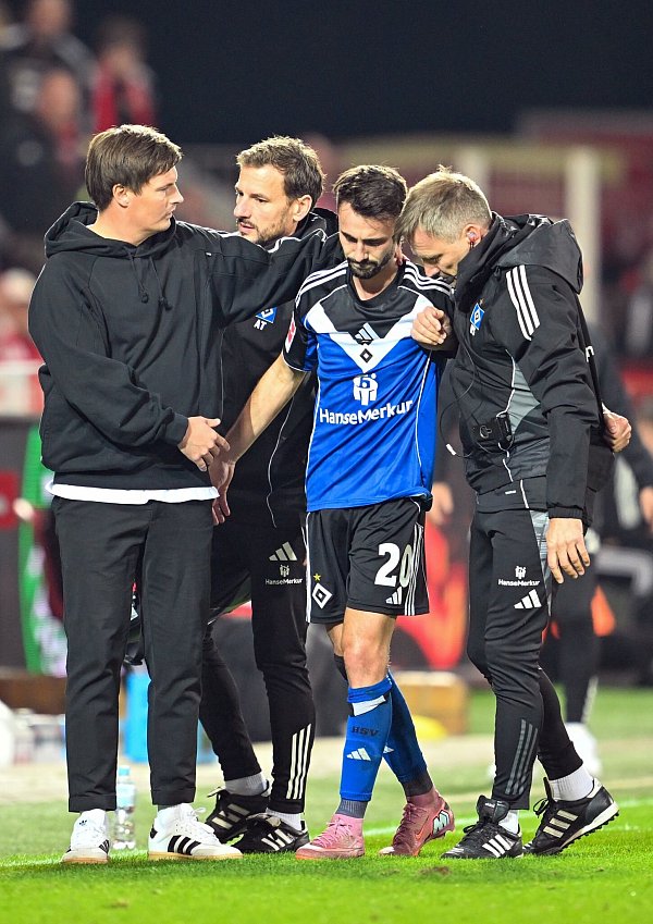 Vieira muss in der Nachspielzeit vom Platz - wegen einer Roten Karte und einer Verletzung. - © Soeren Stache/dpa