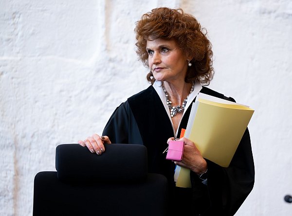 Selbst die Vorsitzende Richterin Heike Will kämpfte zum Abschluss des Prozesses mit den Tränen. (Archivbild) - © Sven Hoppe/dpa