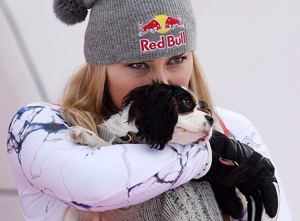 Skirennfahrerin Lindsey Vonn hat ein Herz für Tiere. - © picture alliance / dpa