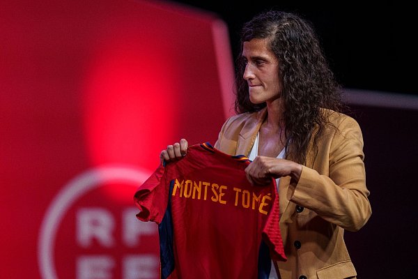 Montse Tomé ist neue Trainerin der spanischen Frauen-Nationalmannschaft. - © Manu Fernandez/AP/dpa
