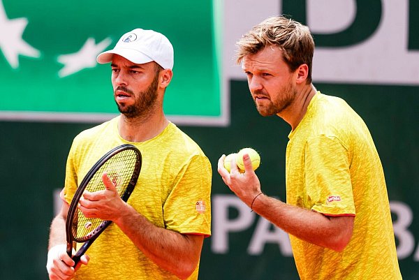 Das deutsche Doppel Kevin Krawietz (r) und Tim Pütz hatte mit seinen Siegen großen Anteil am Ticket für die Davis-Cup-Endrunde. - © Frank Molter/dpa