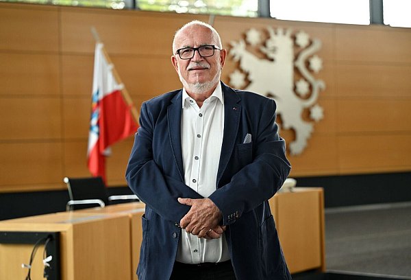 Vom Alterspräsidenten der AfD hängt bei der ersten Thüringer Landtagssitzung nach der Wahl viel ab (Archivbild). - © Martin Schutt/dpa