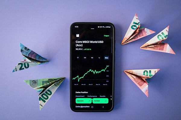 Eine Option, sein Erspartes anzulegen: in börsengehandelten Indexfonds (ETFs). - © Christin Klose/dpa-tmn