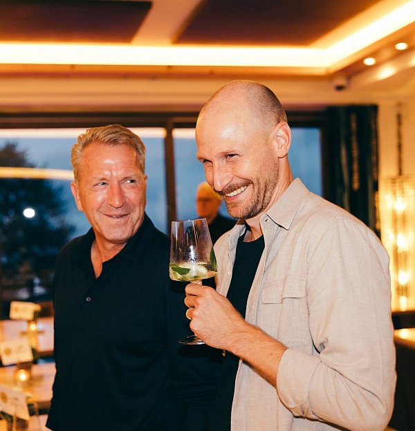 Der damalige Torwarttrainer Andreas Köpke und Abwehrspieler Benedikt Höwedes waren 2014 Garanten für den WM-Titel. - © Benjamin Pfitscher/Andreus Resort/dpa