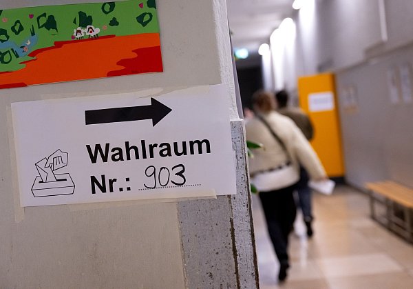 In den Wahllokalen war wenig los. - © Sven Hoppe/dpa