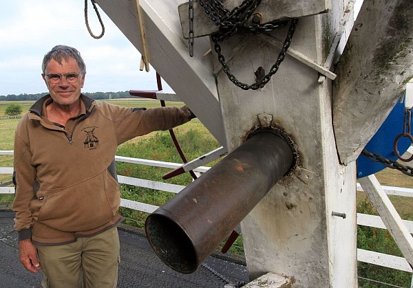 Hans van Kooij ist einer der sechs Freizeitmu?ller der Olde Mölle in Neede. - © Bernd F. Meier/dpa-tmn