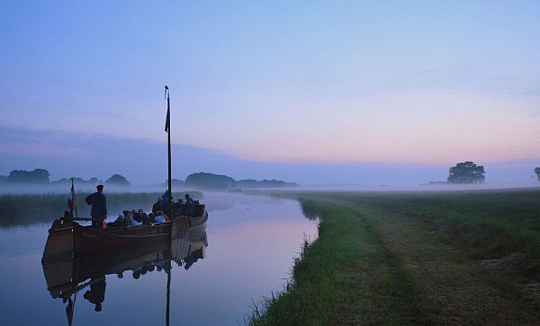 Gäste können von April bis Ende Oktober an Bord eines Berkelzompen gehen, und Skipper erzählen dann die Geschichte dazu. - © Han Ten Brinke/Achterhoek Toerisme/dpa-tmn