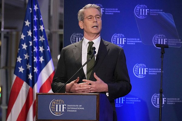US-Finanzminister Bessent sprach davon, dass sich beide Seiten schnell einig waren, sich nicht entkoppeln zu wollen. (Archivbild) - © Jacquelyn Martin/AP/dpa