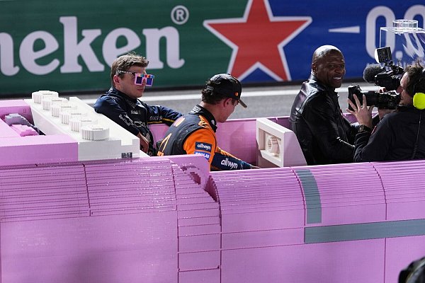 Las Vegas eben - im pinken Lego-Cadillac ging es zur Siegerehrung. - © Eric Gay/AP/dpa